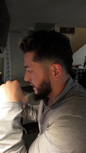 ¿Qué es el #CFPB y por qué debería importarte si vives en Estados Unidos y usas tarjetas, préstamos o cuentas bancarias? El CFPB (Consumer Financial Protection Bureau) es la agencia federal encargada de: 🔹 Proteger a los consumidores frente a abusos de bancos y financieras 🔹 Investigar cobros ilegales, intereses abusivos y prácticas engañosas 🔹 Obligar a empresas a devolver dinero cuando rompen la ley Sin esta oficina, el sistema se inclina todavía más a favor de los bancos y en contra del co