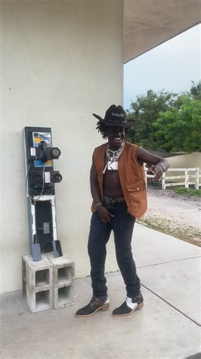 Therlbread Management on Instagram: "Cowboy Bill 🤠 Kodak Black - Telephone Line Ft. Austin Mahone Out Now 🐎 #KodakBlack #AustinMahone #Telephone #BTS #NewMusic"