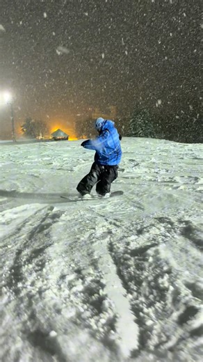 貢丸 GhosT by TOGETH1R on Instagram: "Shout out to my trick in 2022 當年自己的影片最喜歡的一個招之一 加了點想法 但少了當年的俐落感 今天岩原有夠好練 📹 @ally00kuo ── Setting ── Snowboard 150cm • Angle +-6 • Stance 49cm ── 2025–26 Season ── 冬季越後湯澤/夏天融創 課程預約 @gsto.studio 新手小白｜基礎・進階滑行｜日系平花 ── Sponsor ── 雪板｜@snowslxt_snowboards 雪服｜@blent_korea 雪鏡｜@axiom_goggle 其它｜@allride.tw @rafacsocks 團隊｜@gsto.studio @togeth1r.lab ───────────── #滑雪教練 #滑雪 #平花 #越後湯澤"