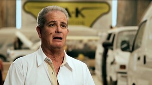 13K views · 185 reactions | ¡Dos meses de trabajo y un resultado espectacular! El equipo de Martín Vaca entrega el Ford Thunderbird justo a tiempo, dejando al cliente completamente asombrado. El auto, ahora convertido en una obra de arte única e irrepetible, está listo para surcar las calles y presumir el talento de Martín  ️ #Mexicánicos Disfruta el contenido de Discovery en MAX. Suscríbete ahora: <https://bit.ly/3T3yYs6> | Discovery Turbo | Facebook