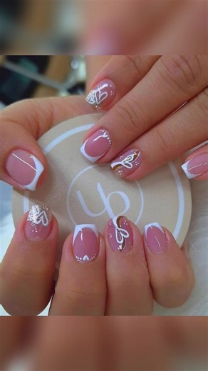 Tutorial de Uñas de Navidad: Crea diseños festivos