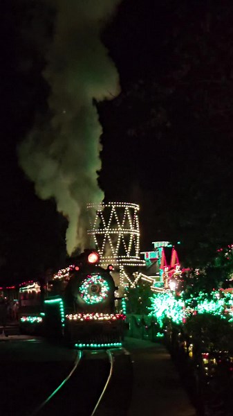 Dollywood Express @Dollywood Parks & Resorts #DollywoodExpress #SteamTrain #Train #ElysianThrills #ET #intense #adrenaline #coasters #rollercoaster #sixflags #cedarfair #themepark #amusementpark #steel #woodie #instagood #thrillseekers #rollercoaster #rollercoasterphotography #coasterenthusiasts #rollercoasterenthusiast #rollercoasterride #themeparklife #coasterforce #rides #airtime #hangtime #inversion #coasterlove