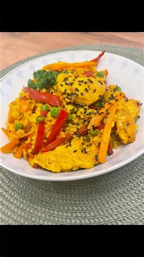 Golden bulgur with turkey and crunchy veggies 🥕🌶️ #food #shorts