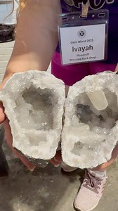 15K views · 473 reactions | #geode #crystals #Missouri #newyork #enhydro #water #h20 #quartz | KeokukGeodes | Facebook