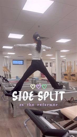 Side split on the reformer #pilates #pilatesinstructor #reformerpilates #pilatesworkout #필라테스