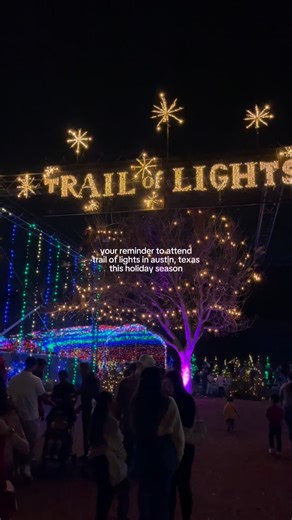 TRAIL OF LIGHTS IS BACK THIS HOLIDAY SEASON IN AUSTIN, TEXAS!! ❄️ Don’t miss this annual event where Zilker Park transforms into a winter wonderland with more than 2 million lights, 90 lighted holiday trees and food & drink vendors throughout a 1.25 mile walking trail! @atxlights 🗓️ December 10 - 23 ⏰ Open from 7 - 10pm 🎟️ $8, children under 11 are free to enter with ticketed adult ⭐️ General Admission is free December 10 - 12 & 15 -18 📍 Zilker Park | 2100 Barton Springs Road 🅿️ Parking is a