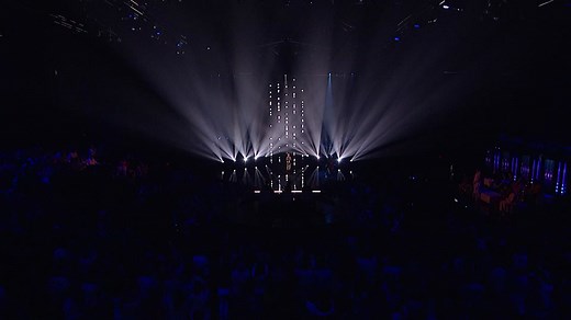 Kaibrienne Wows the Crowd with 'Wrecking Ball' on American Idol