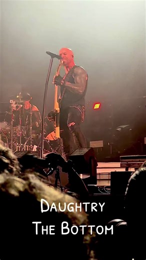 Daughtry's Mind-Blowing Show Highlights