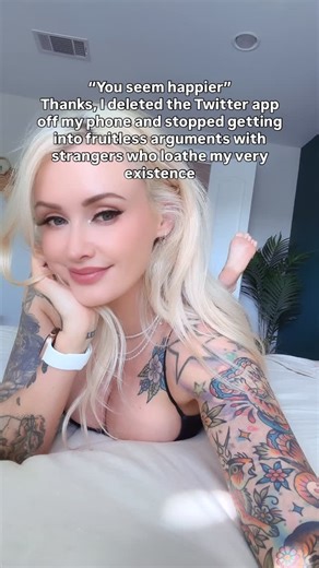 Laura Lux | no more doomscrolling 😃👍🏻 #girlswithtattoos #fyp #aussie | Instagram