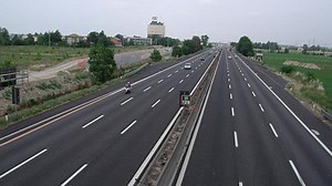 The highway drivers can cross in 10 minutes had huge costs. How much did one kilometer cost