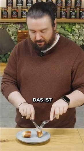 I'm testing chicken-filled pancakes from Mixmarkt #mixmarkt #pancakes #tastetest