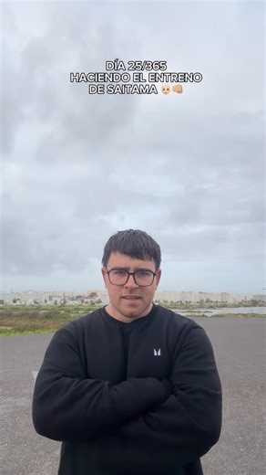 Marín 𓆰 𓆪 on Instagram: "DÍA 25/365 —- 🧑🏻‍🦲👊🏼 HACIENDO EL ENTRENO DE SAITAMA #running #fitness #onepunchman #saitama #viral"