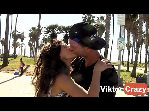 Kissing Prank On The Venice Beach !!