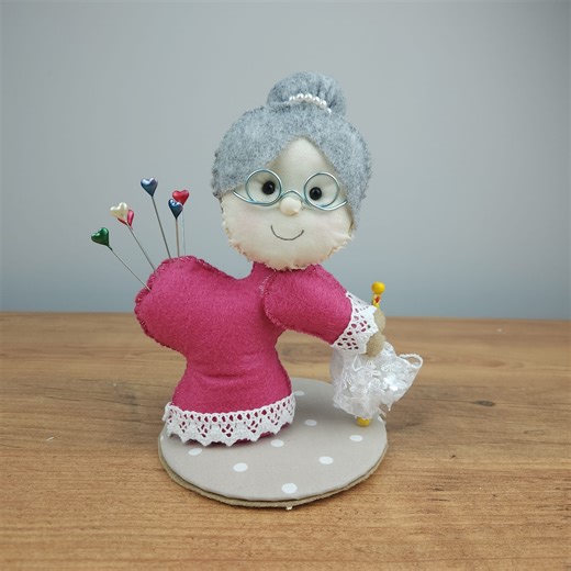 very easy . Anyone can do this.. felt pincushion made by hand without using a sewing machine | Knitting Woman and Embroidery