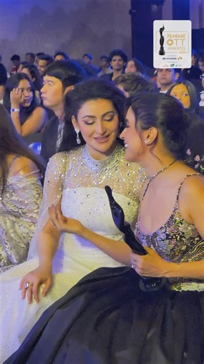 Femina on Instagram: "A sweet moment between Shalini Passi and Sanya Malhotra at the #FilmfareOTTAwards2025 💫 Co-powered by: @Hyundaiindia @blenderspridefashiontour Associate Partner: @Amanteindia @annalaxmi.in @nirmangreens #FilmfareOTTAwards2025 #FilmfareOTTAwards #FilmfareAwards #Filmfare"