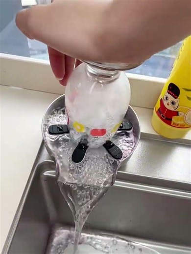 At that moment, both the installer and I were stunned. #sink #kitchen #sinkcleaning #washing