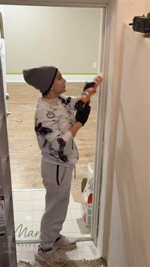 Fixing Cracks with Drywall Compound | DIY Home Repair #diy #shorts