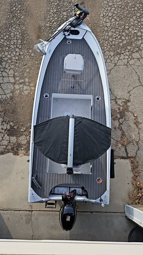 Few-Man Boats LLC on Instagram: "14' Monark buildout. New all-aluminum layout with livewell & rod locker; raptor-lined with vinyl & EVA foam flooring. New Suzuki 9.9hp, Minn Kota trolling motor, & Humminbird finder. Don't forget the Mantis umbrella for the wife. . . . . . . . . . #fewmanboats #boat #smallboat #smallboats #aluminumboat #aluminumboats #duckboat #jonboatlife #fishingboat #fishingboats #fishing #tightlines #chicago #rockford #illinois #tinyboat #tinyboatnation #tbnation #tbnationchi