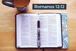 Romanos 12:12 Significado alegre na esperança, paciente na tribulação