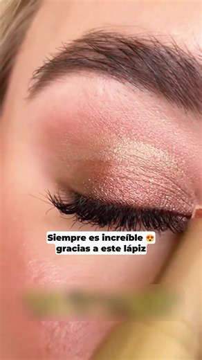Sombras shimmer fáciles de aplicar Color uniforme y larga duración #SombrasShimmer #MaquillajeFácil #Beauty