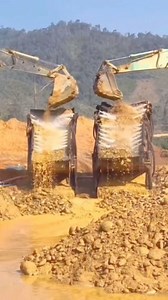 83K views · 533 reactions | Amazing jobs excavator operator kobelco and Hyundai found gold..!!! how is the process of washing material containing a lot of gold using two mining excavators and two sluice boxes..??? #Amazing #jobs #operator #excavator #kobelco #hyundai #founder #gold #oro #emas #howto #Process #extract #material #minerals #OMG #sluicebox #trend #fb | Nopelindo Karnopa Railis | Facebook