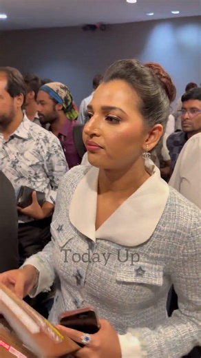 স্বামী সুপারস্টার অনন্ত জলিলের হাত শক্ত করে ধরে হোটেল সোনারগাঁতে এলেন বর্ষা #fb #reels