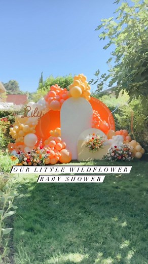 A beautiful modern chic wildflower themed baby shower ✨ Loving these bold colors taking us back to summer 🙌 more to come… Make sure to Follow and Like for more videos and photos to come. Event backdrop design, balloons, and rentals @thesimpleluxeevents DM to inquire and book your next event. A few spots left in September. Purchase our wood props and backdrops with our build page @thesimpleluxebuilds . . . . #babyshower #babyshowerbackdrop #babyshowerballoons #babyshowertheme #babyshowerideas #m