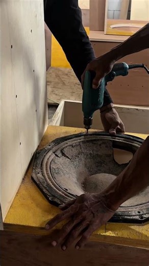 making speaker bolt holes to suit the speaker type #tutorial #woodworking #speakerbox