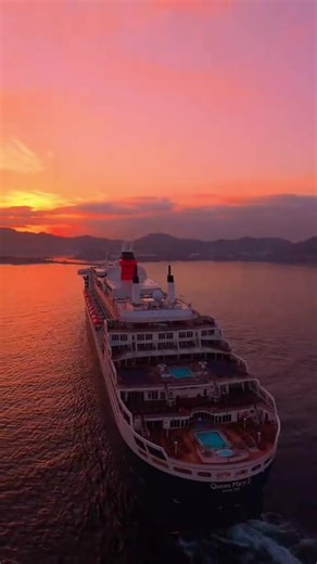 Qué bonito es #manzanillo no todo en la vida es #trailers o puerto de carga. También tenemos #sunset hermosos y #playas increíbles. Vista nuestro hermoso puerto . Calidad de vida garantizada. #ltransmooring