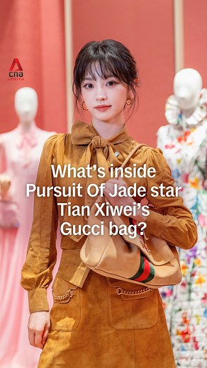 Pursuit Of Jade star Tian Xiwei was in Singapore for the launch of the new Generation Gucci collection at Marina Bay Sands on Friday evening (May 22). Fans converged to catch a glimpse of the Chinese actress at the event, where she was joined by other guests such as Haven, Shye and Iman Fandi. Tian sat down with CNA Lifestyle for a little show and tell with her Paparazzo bag. (Video: CNA/Kendrea Liew, Lindsay Jialin, Serene Seow)