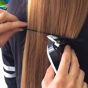 3.6M views · 4.5K reactions | This hairdresser cuts dead straight hair with an electric razor | Insider Beauty | Facebook