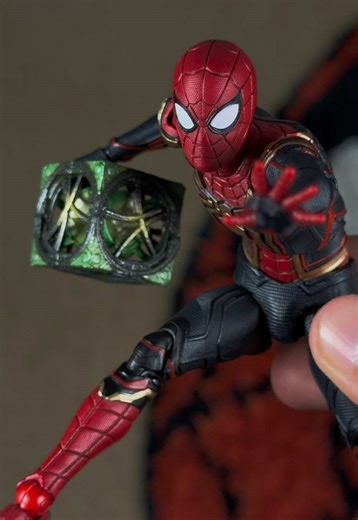 posing mafex spider-man integrated suit. the detail work is crazy spot on 🤌 and i love how the gold pops. #spiderman #actionfigures #spidermannowayhome #mafex #mafexspiderman