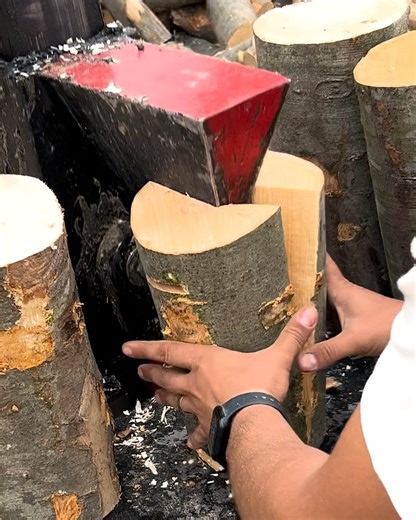 I can't believe how easily it splits them 🤯 | UNILAD Tech