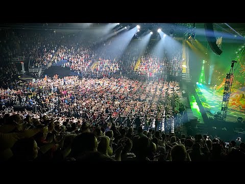 Largest Macarena dance! New Guinness record!