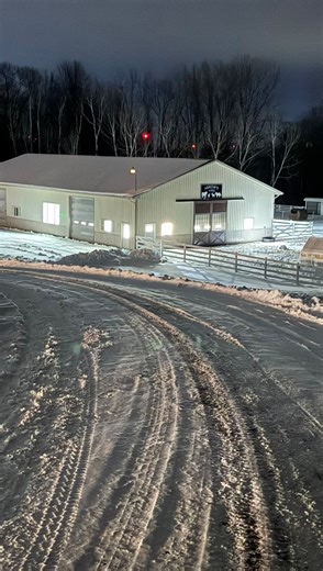 Victor Arroyo III 🇺🇸🇵🇷 on Instagram: "Sometimes I miss the Louisiana heat 😅 minus the humidity. But this is crazy, I had never experienced legit rainfall in sub freezing temperatures, which then turned everything into a sheet of ice."