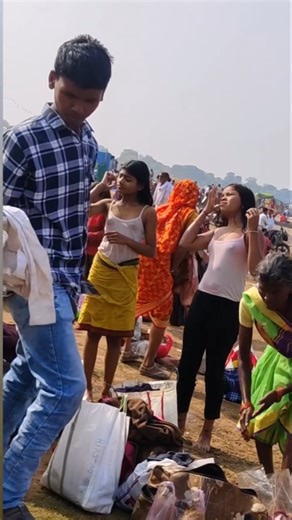 Open bath river bath clothes change #bollywood #bollywoodsongs #hindisong #music #riverbath #movie