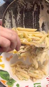 Klassischer Nudelauflauf mit Käse und Gemüse (für 2 Personen)