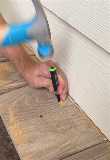 A cats paw will destroy the face of a board, but it works great. Using a nail punch is a little bit more work, but when you need to save the board, it’s your best option. ​⁠ @Spec Ops Tools makes a great paw and nail punch. 👌​⁠ #tools #constructiontips #specopstools #demo #renovation