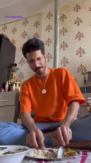 Living With Schizophrenia | Paradoxical laughter While Eating