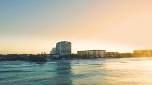 Sink your toes into the sugary-white sands of Lido Beach Resort, and let our warm and welcoming atmosphere whisk you away. Life looks better here - don't you agree? 🏝️ Reserve your room in paradise now: www.opalcollection.com/lido-beach/ | Lido Beach Resort