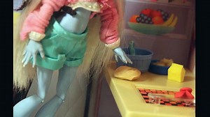 Monster high dolls Video - Funny Cooking Show in Stop Motion