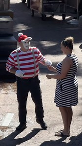 54K views · 3.2K reactions | Watch the surprise ✍️ Tom mime Seaworld Christmas shows #seaworldmime #tomthemime #seaworldorlando #seaworld #funny #comedy #mime #funnyvideos #fun | Eryka Travel | Facebook