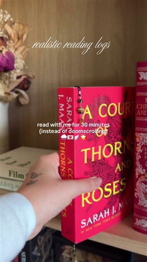 welcome to a session of reading before a new release 🤭 because reading is just so much more fun if you can do it with friends 💞 Is this something you are doing?? if so, let me know if WE should prep together, because I just bought my ticket to the midnight release part of A Court of Splintered Harmony, and I can't wait ehhhh ☺️ it can be our community thing 🧸 #readingvlog #bookstagram #readwithme #romancereader #romancebooks