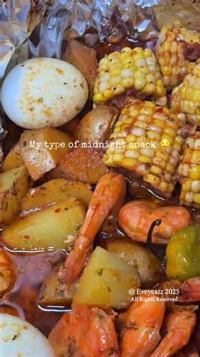 Quick and Flavorful Seafood Boil for Midnight Cravings