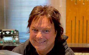 ANDY LA ROCQUE Says KING DIAMOND Needs To Have New Album Out Before Returning To The Road