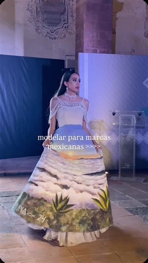 𝕀 S 𝔸 B 𝔼 L 𝔸 🦋 on Instagram: "Las manos mexicanas hacen magia… 🇲🇽🌟🪡🧵 #modelaje #méxico #modelin #vivaméxico #ropa #marcasmexicanas #marcaslocales"