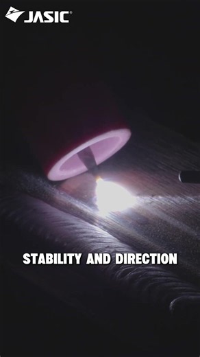Grinding your TIG tungsten the wrong way? 👀