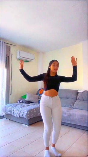 Gitana bonita bailando rumba flamenca espectacular con alegria y duende ✨💃💙❤️💚#gypsy #rumba #dance