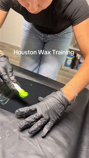 TEXT “WaxTraining” to 832-403-9390 📲 or book now — link in bio ✨ Hands-on wax trainings designed to give you real skills and real confidence 💕 ✨ Group Wax Training ✨ 1-on-1 Wax Training ✨ Virtual Wax Training (perfect for non-local students) All trainings include live demonstrations, hands-on practice, sanitation, proper application, aftercare, and lifetime mentorship so you’re never left guessing after class. Whether you’re just starting or looking to level up, this is for you 💪🏽✨ Ready to 