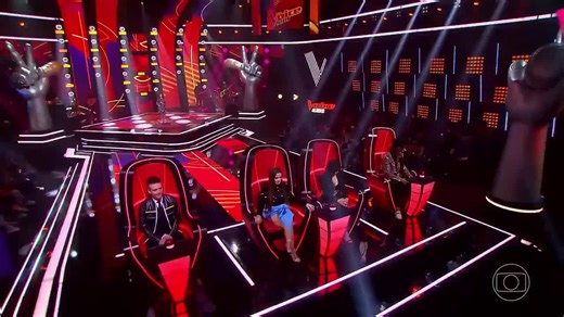 267K views · 10K reactions | Mais uma mineirinha encantando os jurados do @thevoicebrasil  Lorena Araújo tem 10 anos e é de Sete Lagoas, MG. Ela cantou 'Tropicana' e entrou para o Time Teló. | TV Integração - Afiliada Globo | Facebook